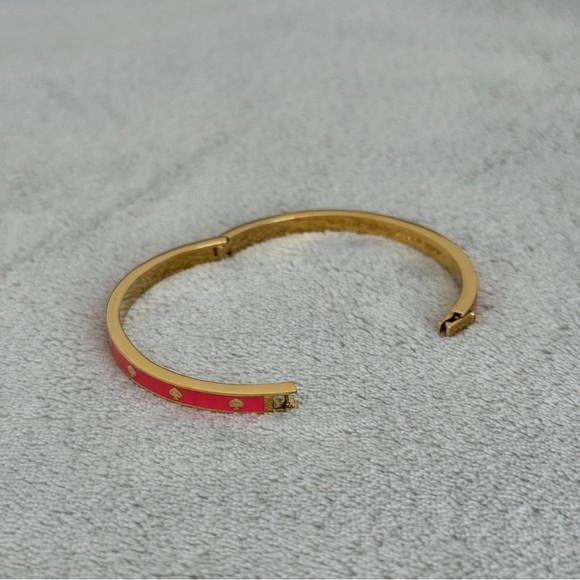NWOT Kate Spade Spot The Spade Bangle Bracelet in Coral (Pink) - Picture 4 of 6